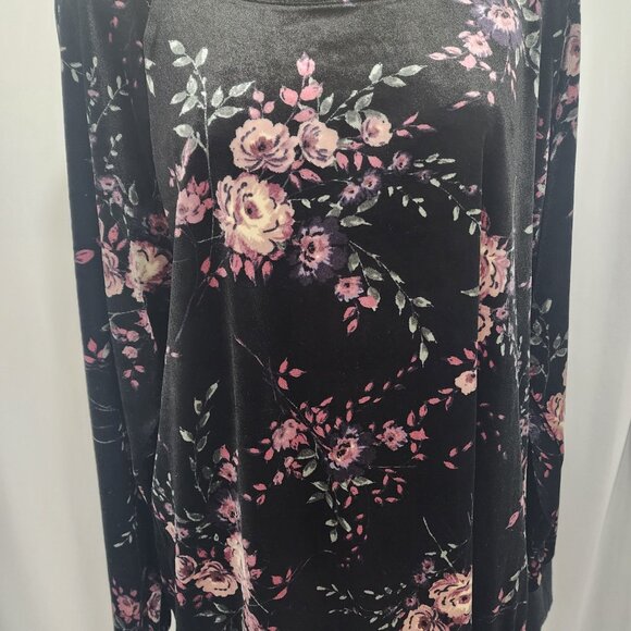 Torrid Black with Pink Floral Print, Velvet Like, Sweatshirt Size 1 TORRID (1X) - Picture 5 of 10